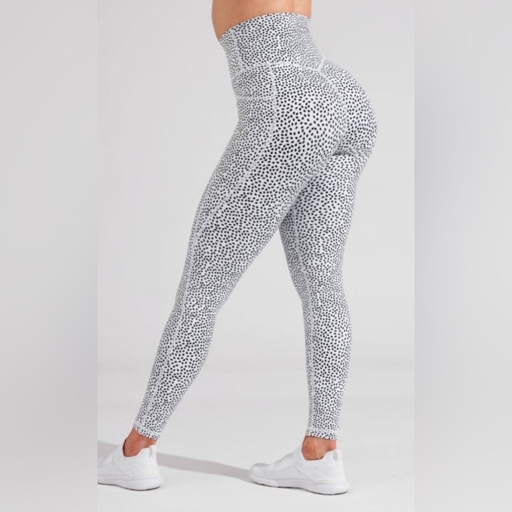 Brand new in original packaging. Buffbunny Limitless leggings, XL. White bosssy